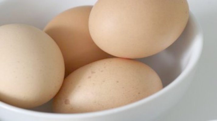 Un român a consumat, în medie, 12 ouă pe lună